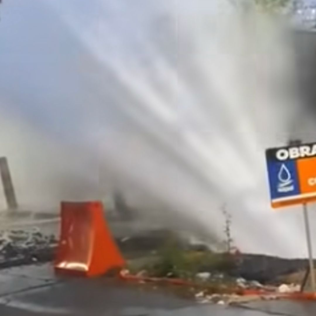 Miles de Litros de Agua se Desperdiciaron en Una Fuga en Las Amalias en León, Guanajuato.